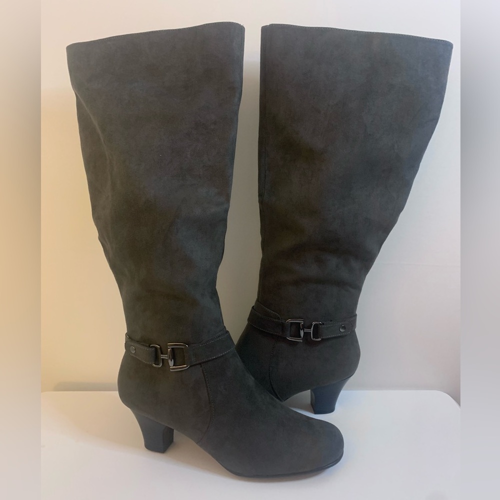 Gray Suede A2 Boots 11W